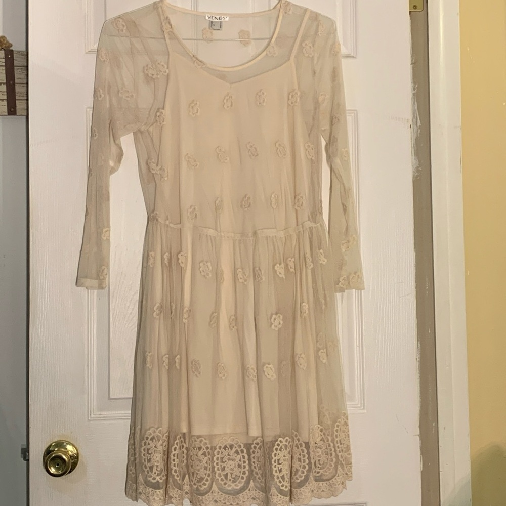 VENUS Dress 10 Beige Long Sleeve Embroidered Sheer Overlay Lined Knee Length EUC